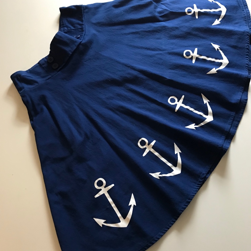 Medium Hot Topic Navy Blue and White Anchor Skirt
